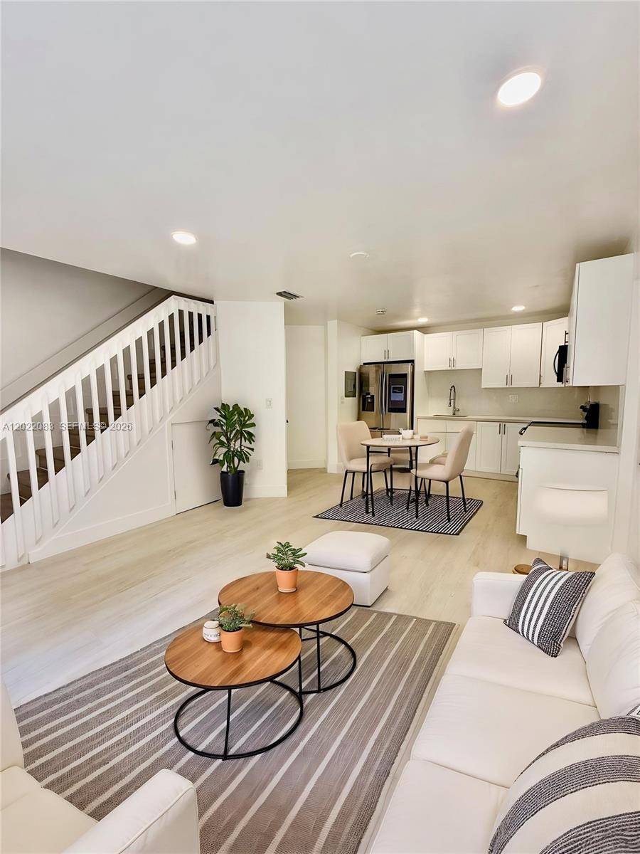 2652 SW 34th AveMiami - Duplex/Tri/Quad-Annual,Multi Family condo unit REAR - picture