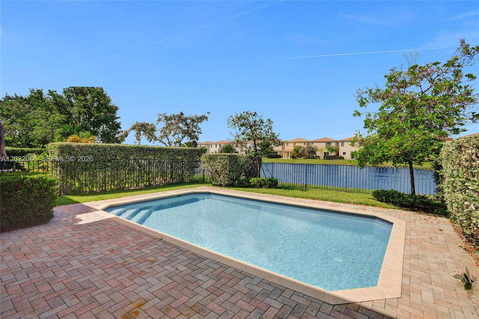 643 NE 191st TerMiami - picture