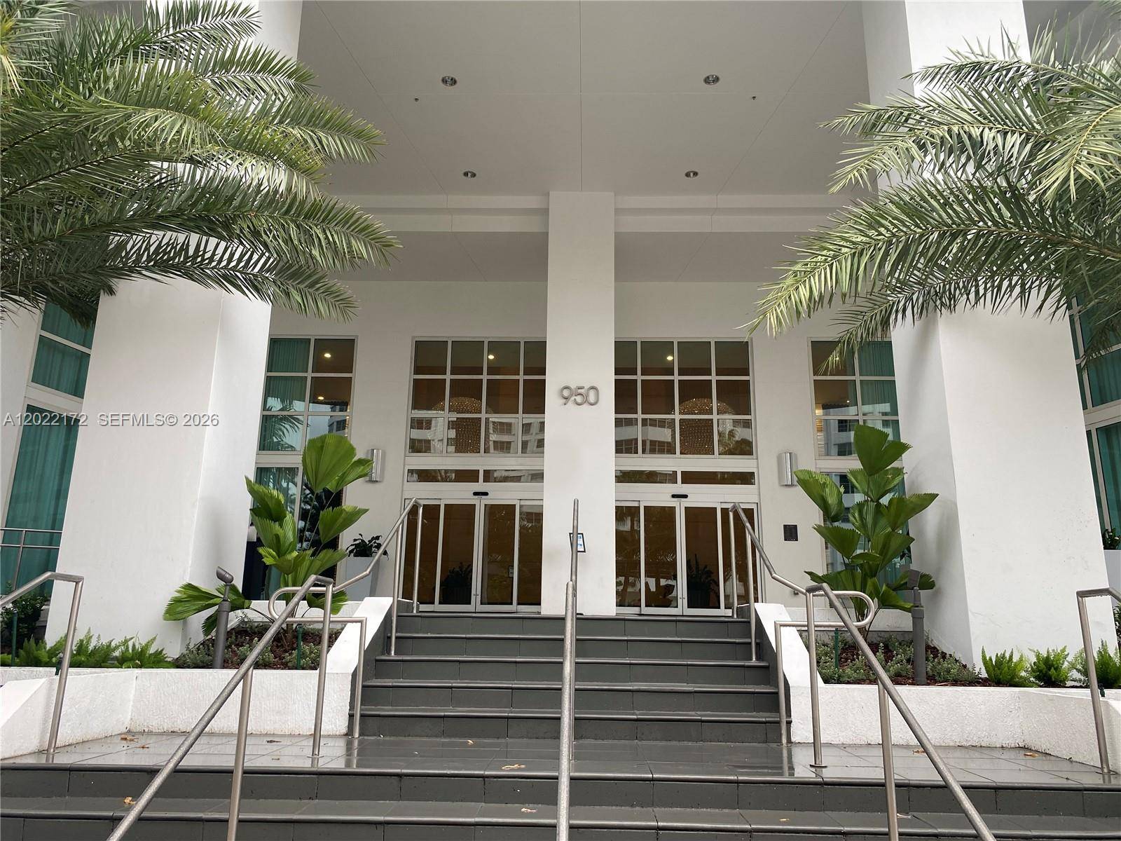 950 Brickell Bay DrMiami - THE PLAZA 851 BRICKELL CO condo unit 2206 - picture