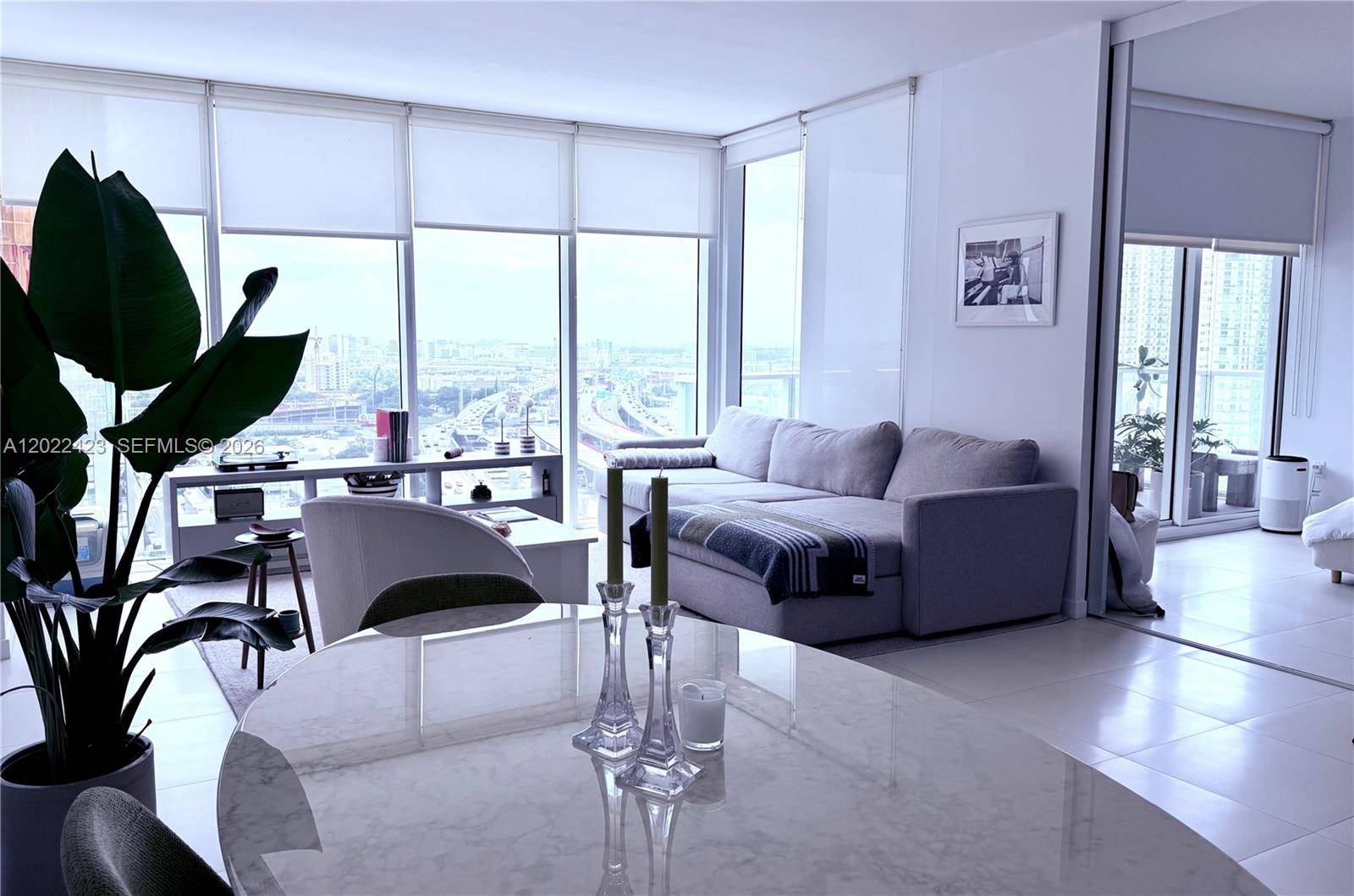 1040 Biscayne BlvdMiami - TEN MUSEUM PK RESIDENTIAL condo unit 1606 - picture