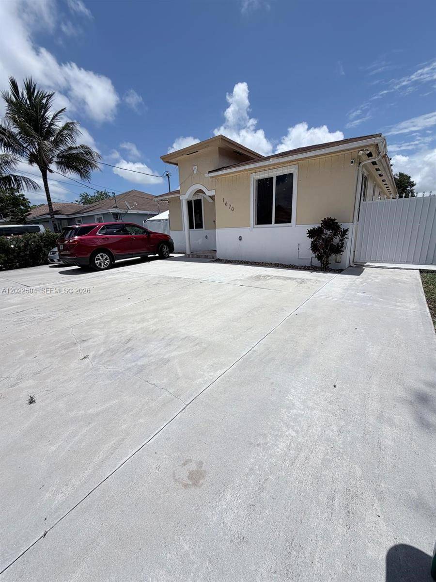 1670 NW 73rd StMiami - picture