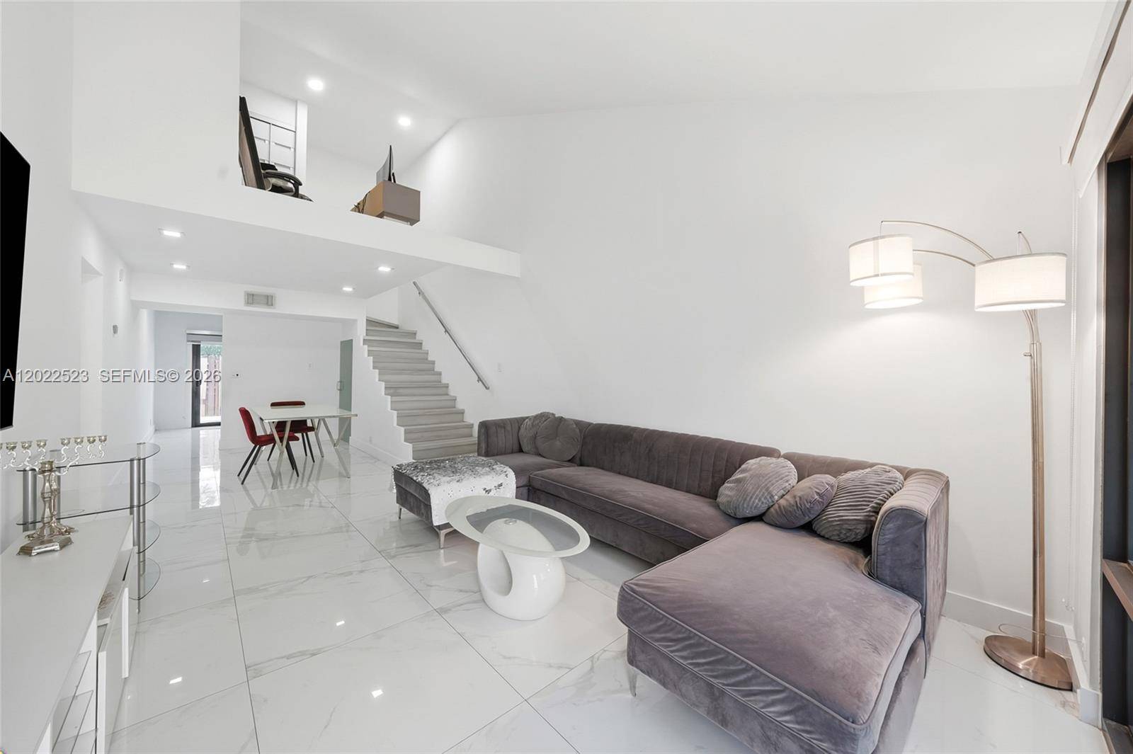 455 NE 210th TerMiami - picture