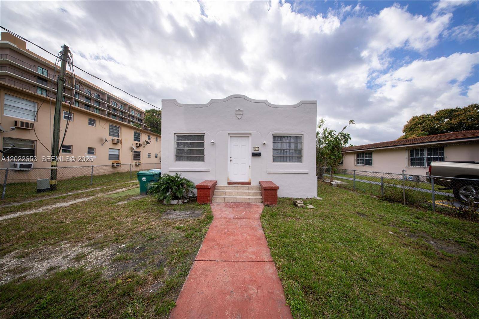 2744 SW 16th TerMiami - picture