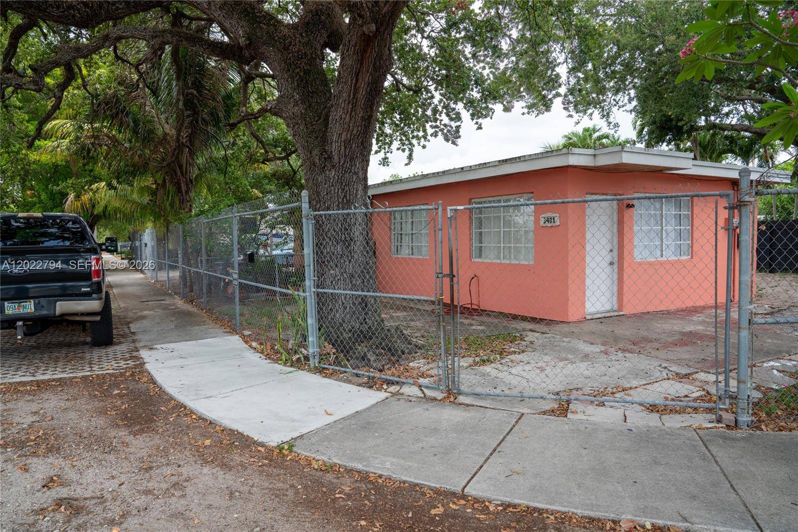 3401 NW 15th StMiami - picture