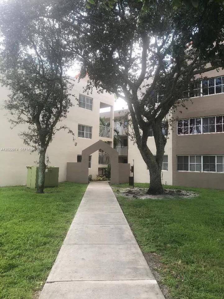 6155 NW 186th StHialeah - Condo 1-4 Stories,Condo condo unit 209 - picture