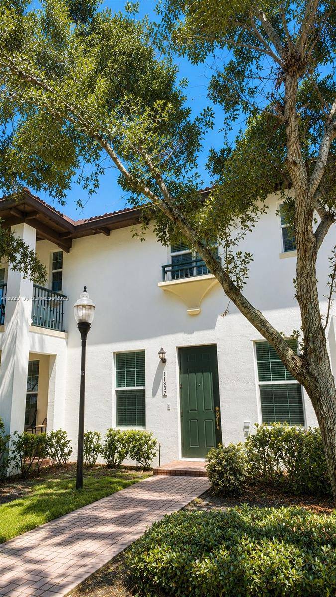 11837 SW 27th StMiramar - picture
