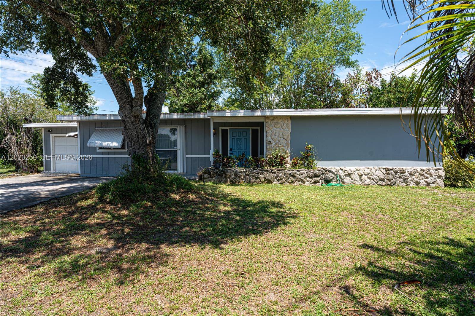 982 SW Airoso BlvdPort St. Lucie - picture