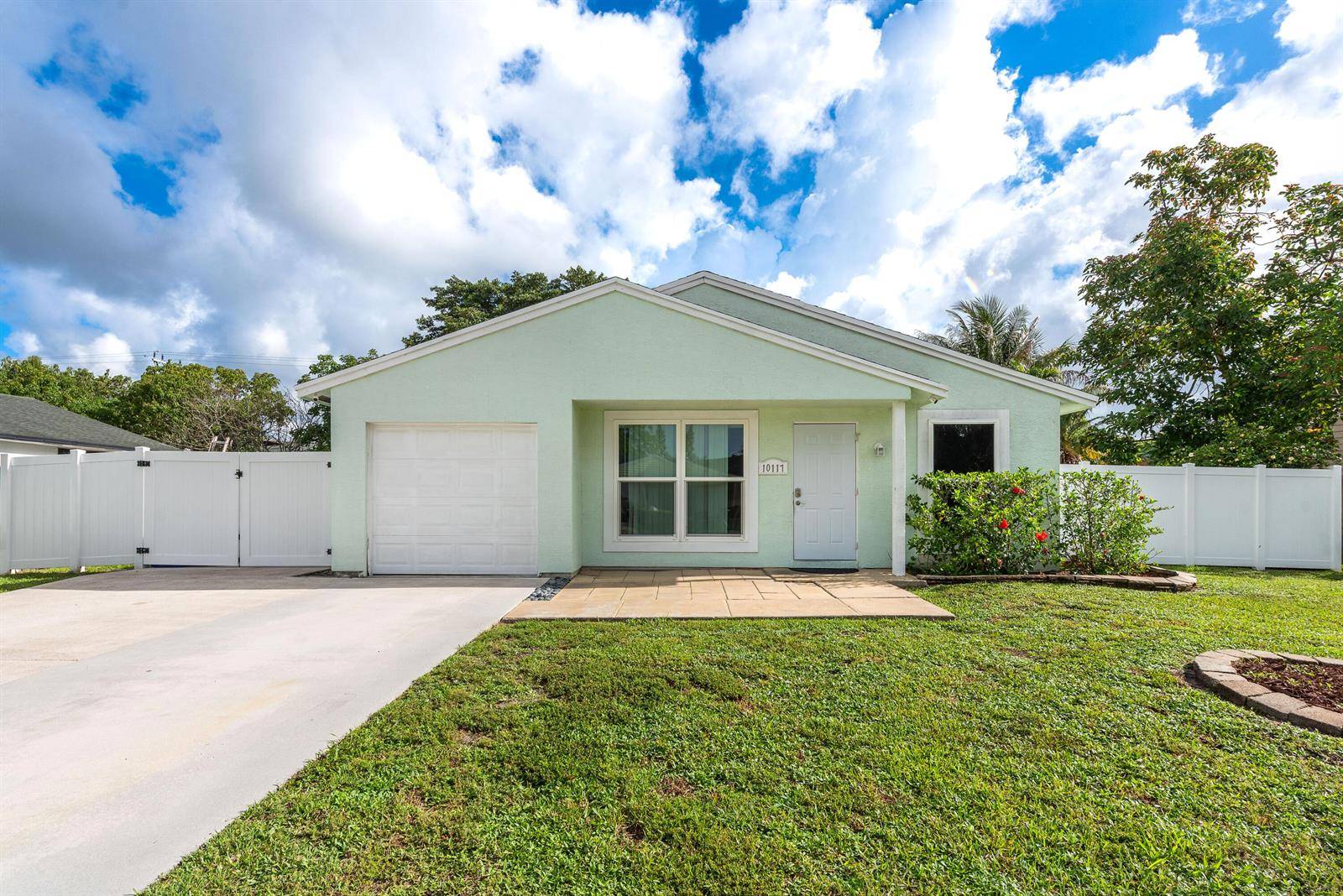 10117 MikadoRoyal Palm Beach - picture