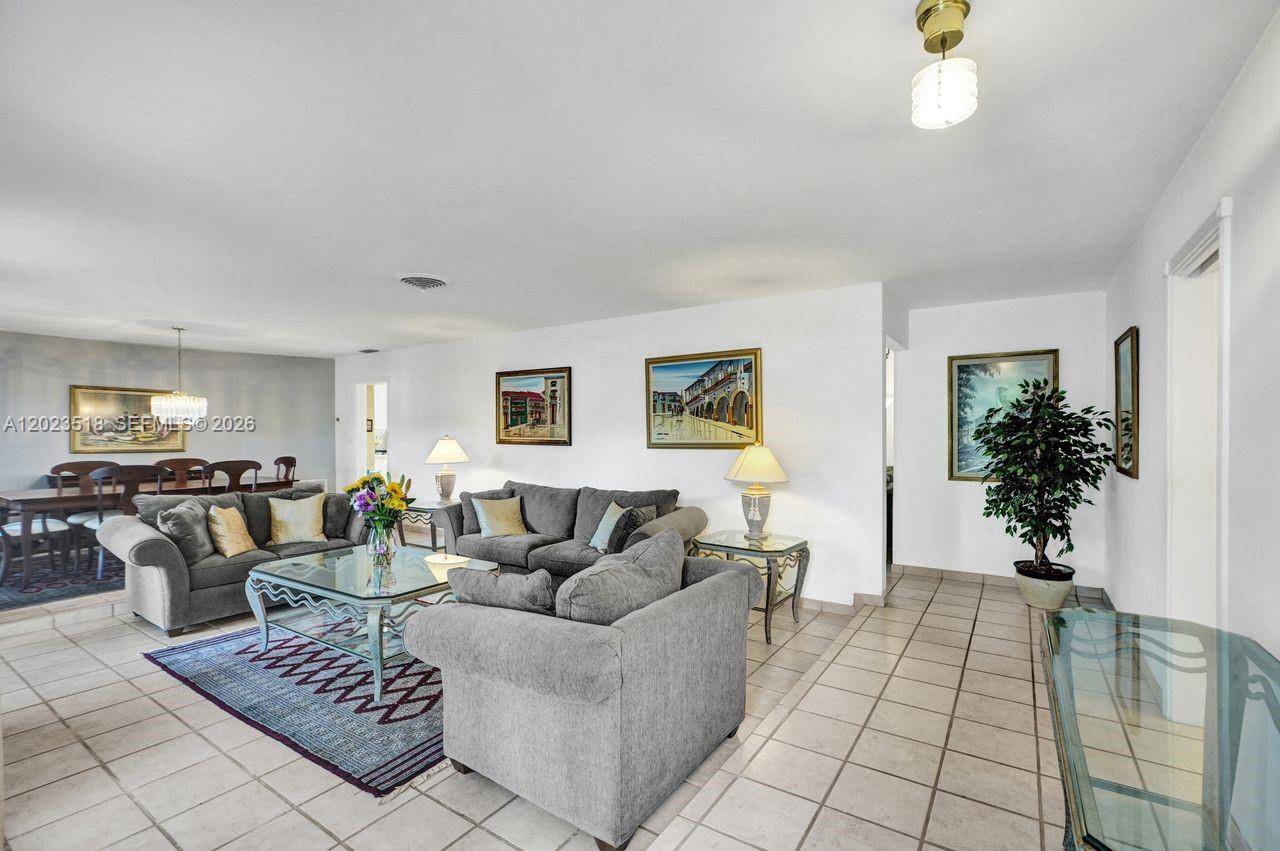 8521 SW 86th CtMiami - picture
