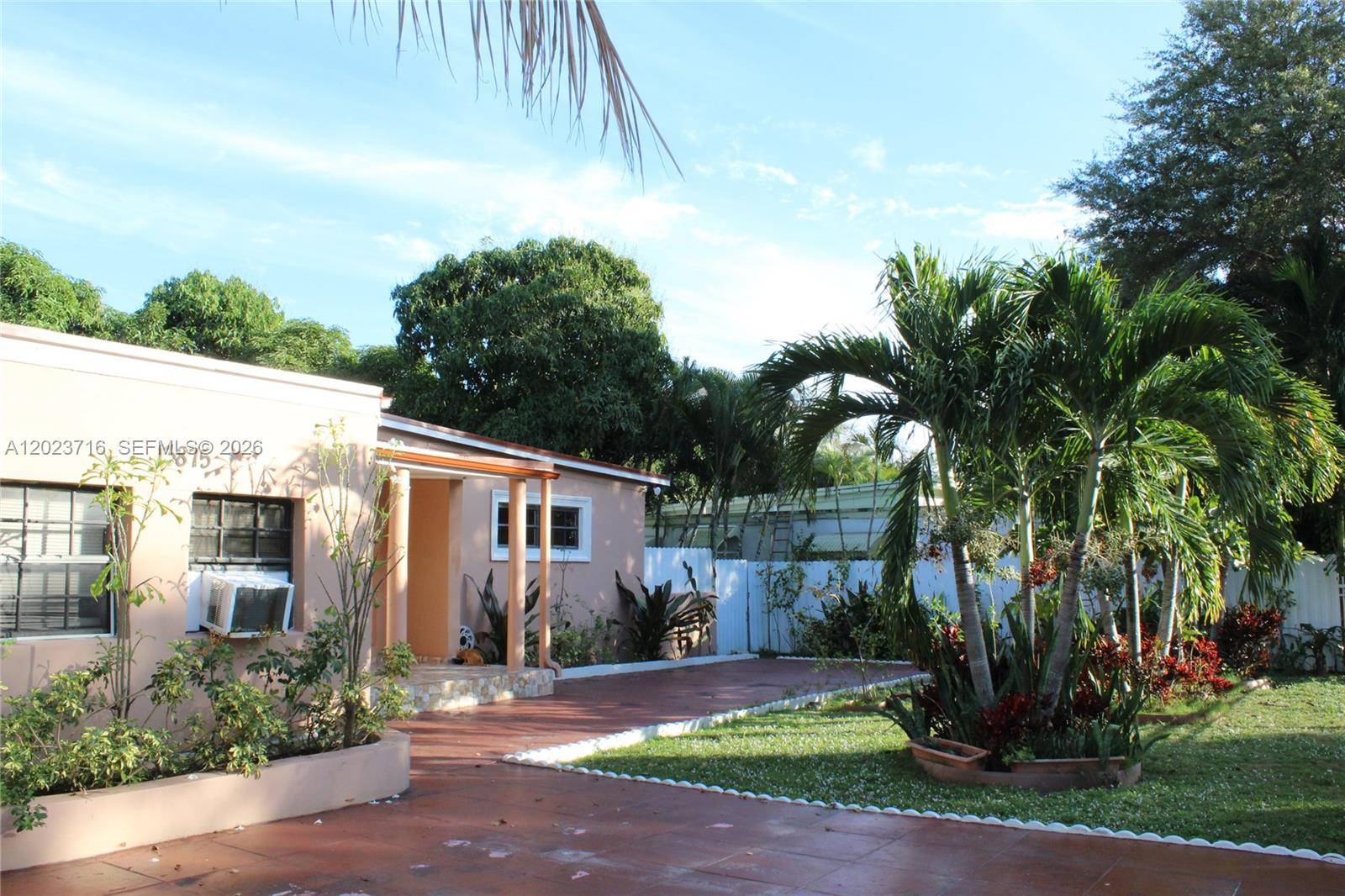 13875 NE 16th CtNorth Miami - picture