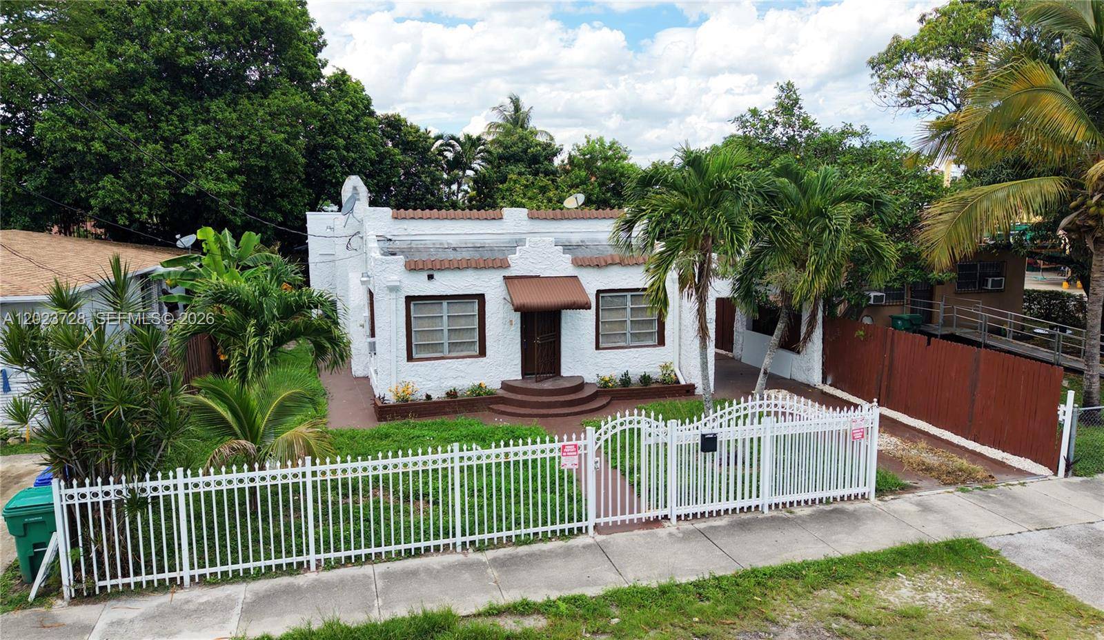 1727 NW 50th StMiami - picture