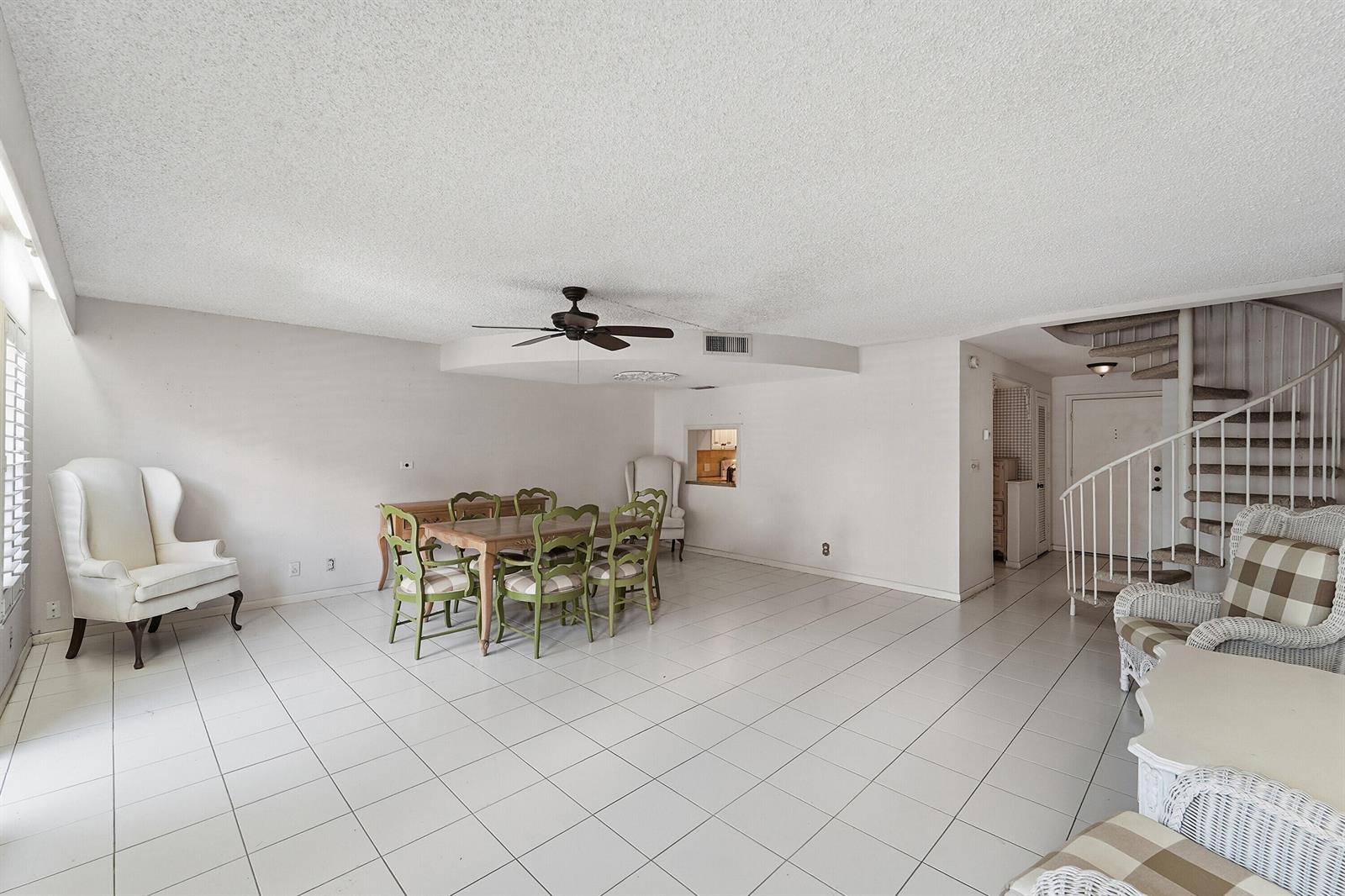 640 Tennis ClubFort Lauderdale - TENNIS CLUB MC LOUGHLIN CO condo unit 103 - picture