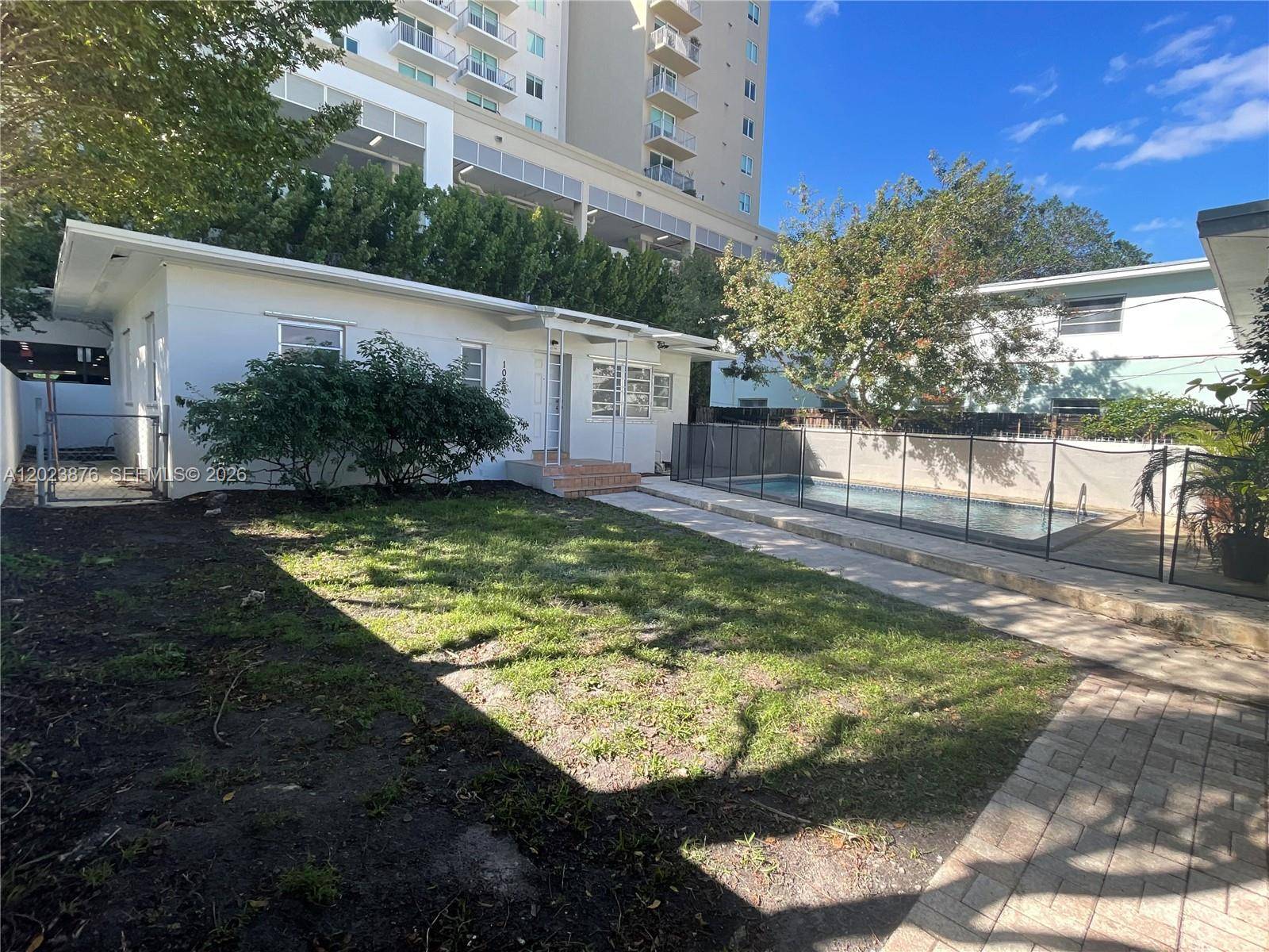 1020 SW 36th CtMiami - picture