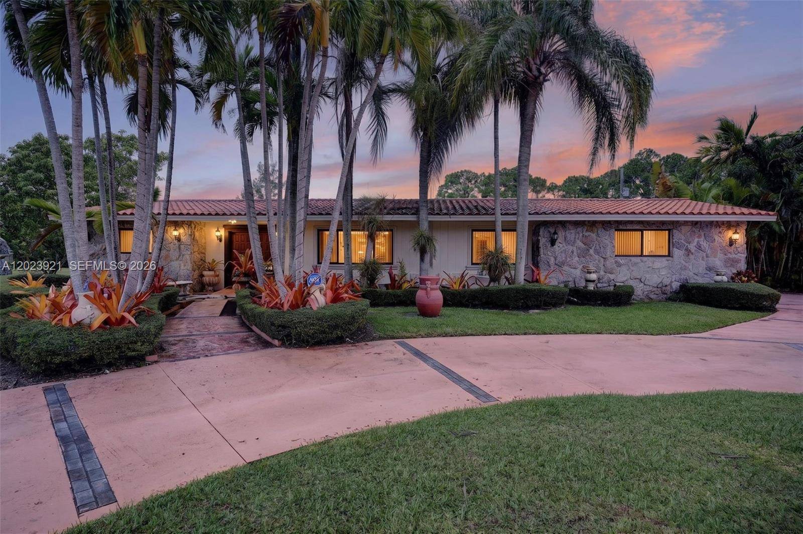 8461 SW 68th St RdMiami - picture