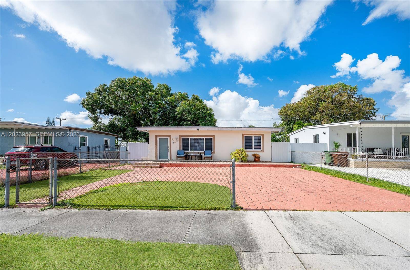 228 W 18th StHialeah - picture