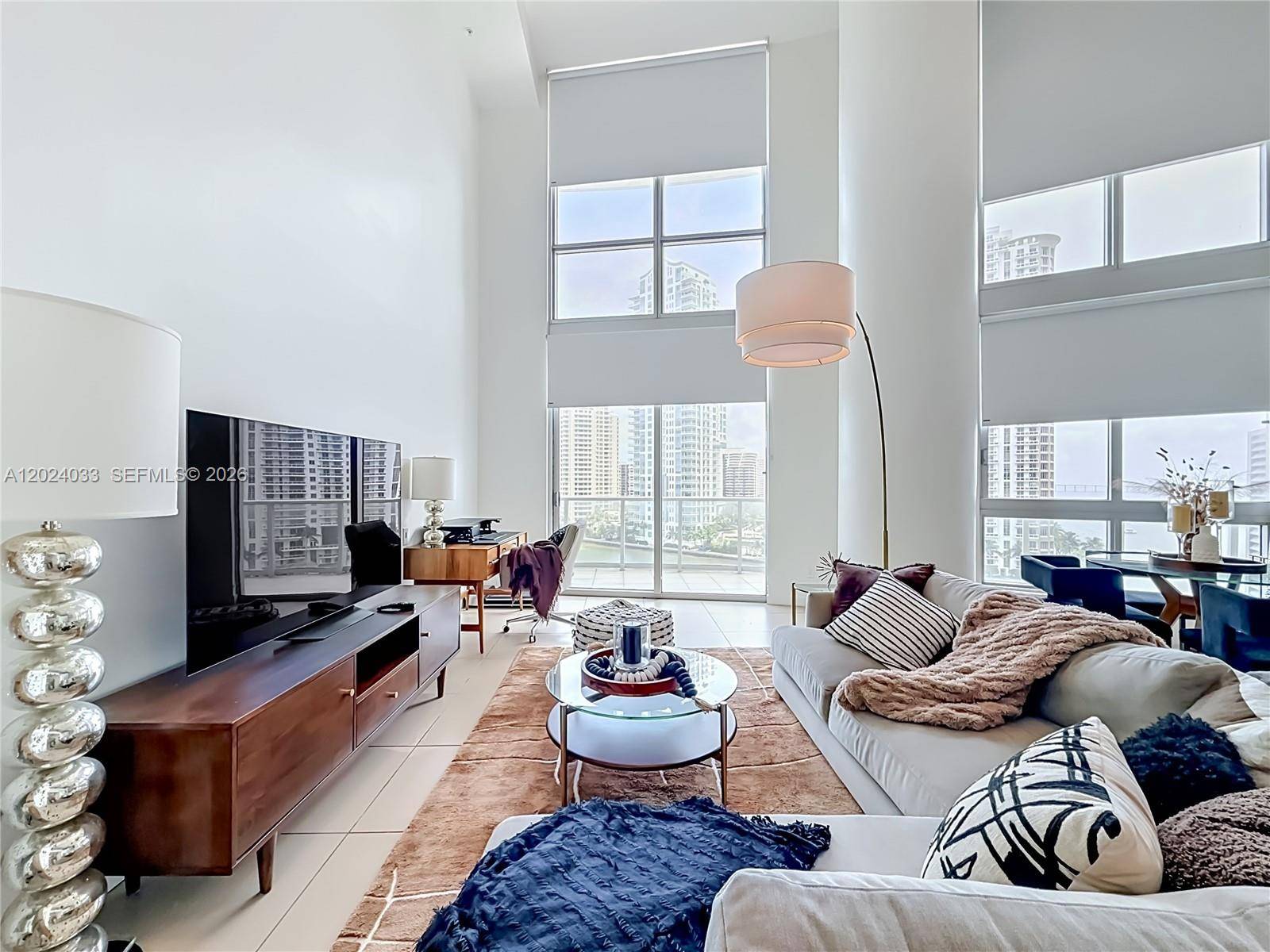 300 S Biscayne BlvdMiami - Condo/Co-Op/Annual,Condo condo unit L-1016 - picture