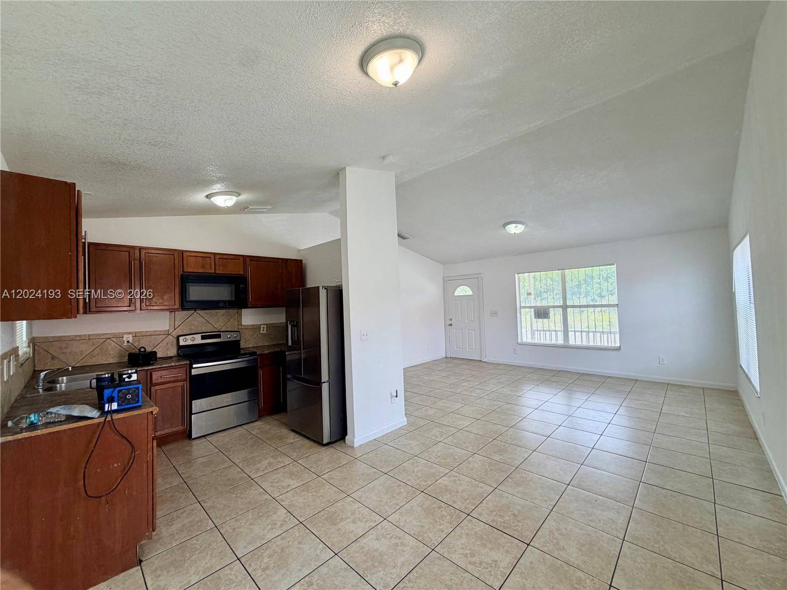 408 NW 12th StFlorida City - picture