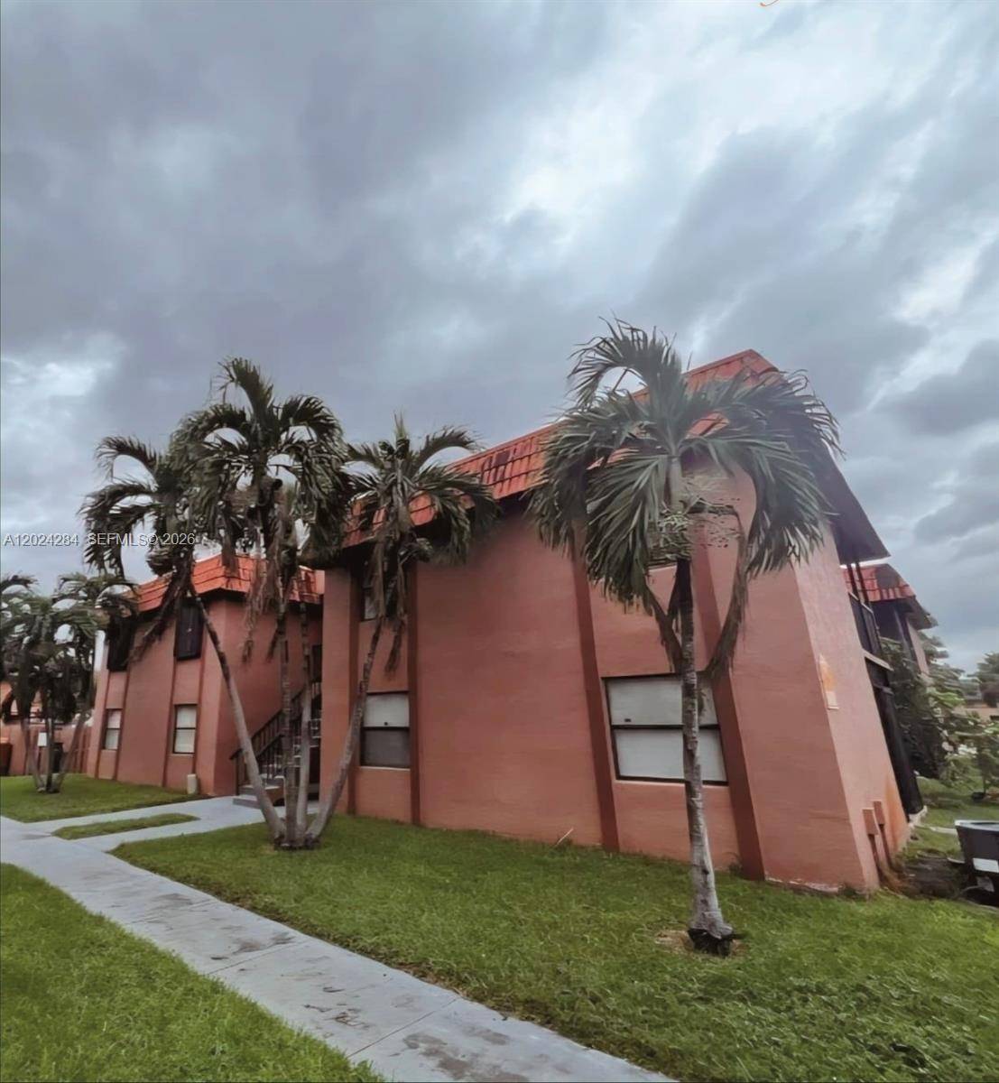 6480 W 27th CtHialeah - LAGO GRANDE CONDO THREE C condo unit 54-22 - picture