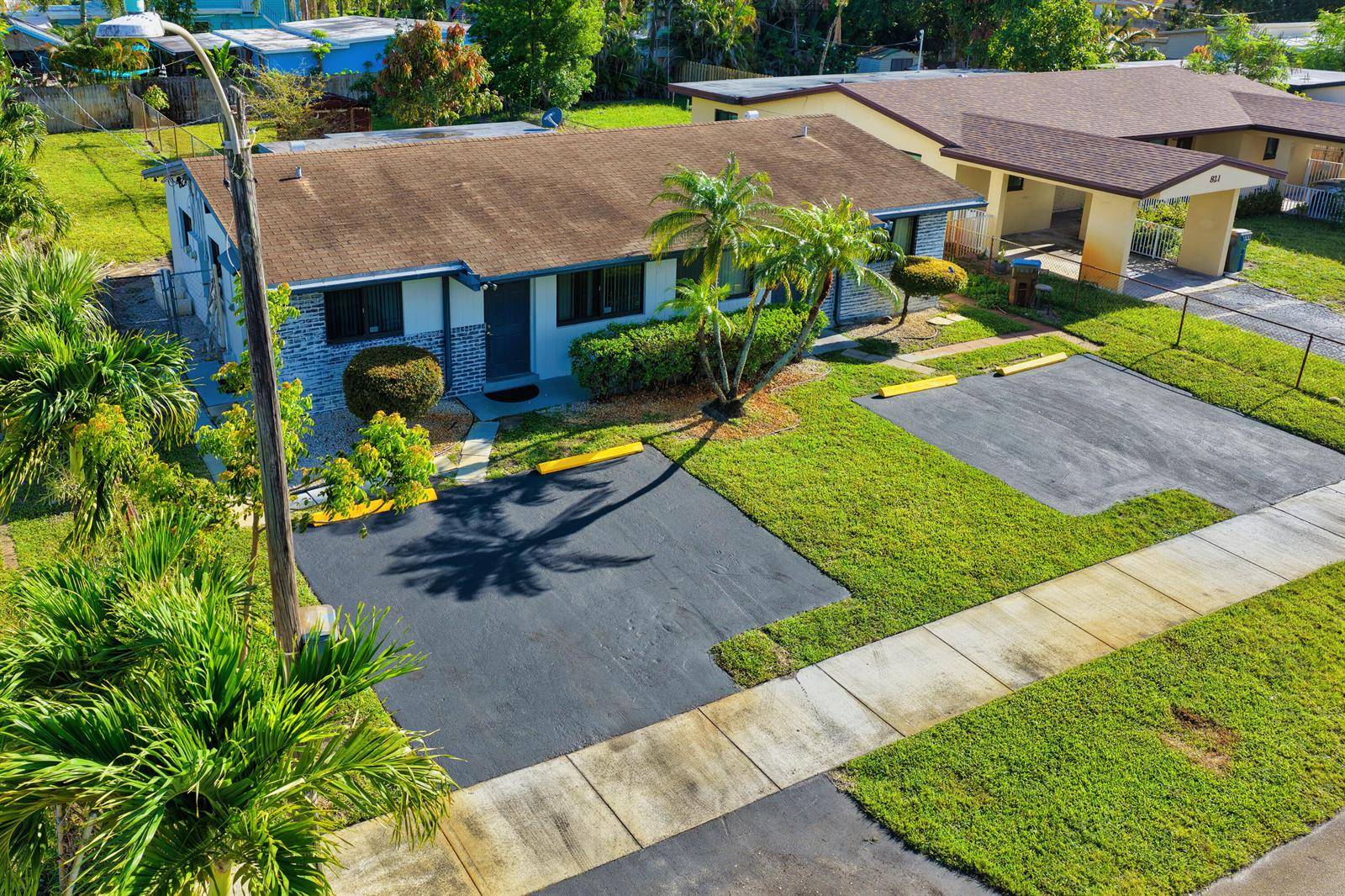 837 NW 41stOakland Park - Duplex condo unit A-b - picture