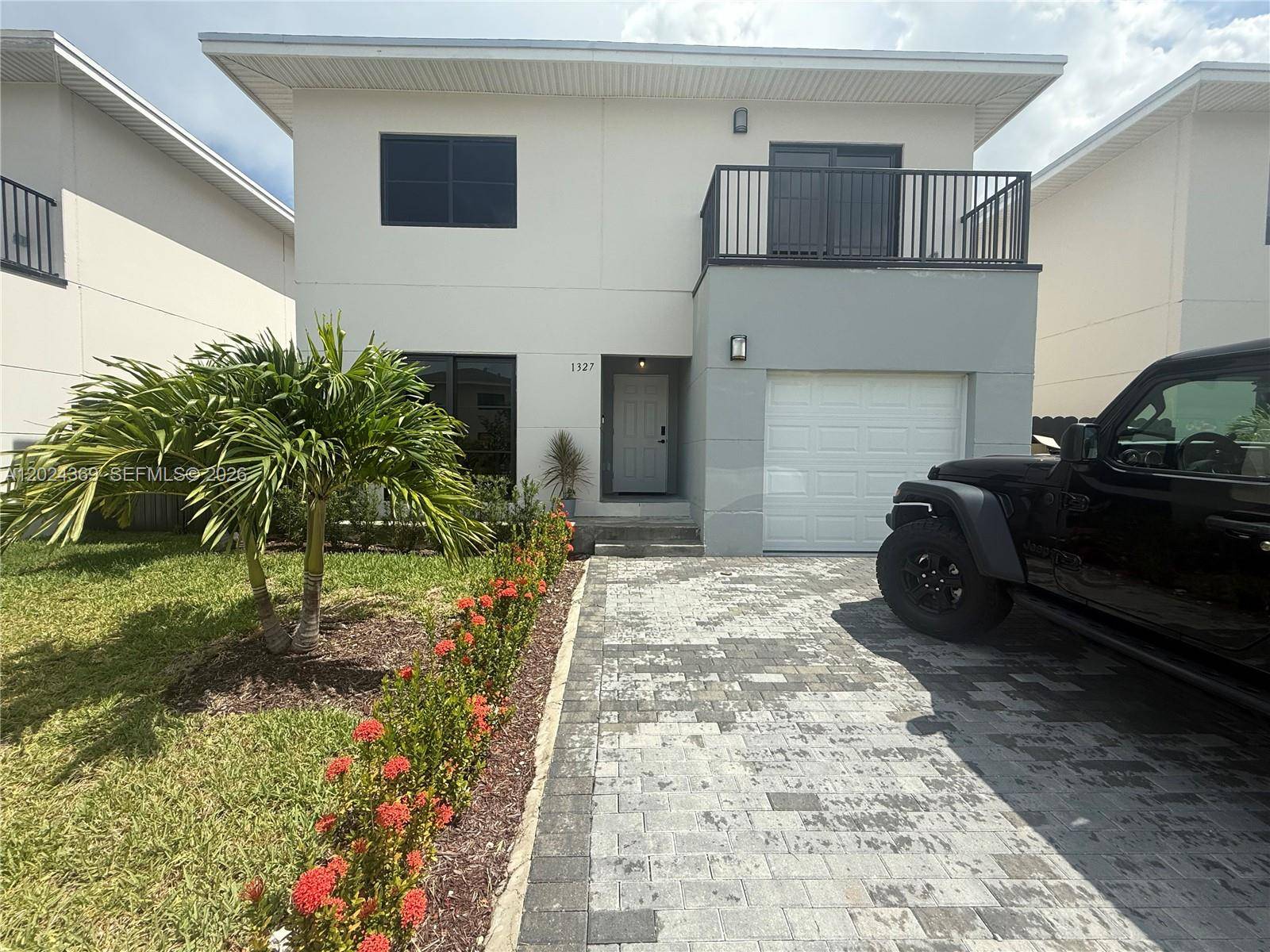 1327 NW 2nd LnFlorida City - picture