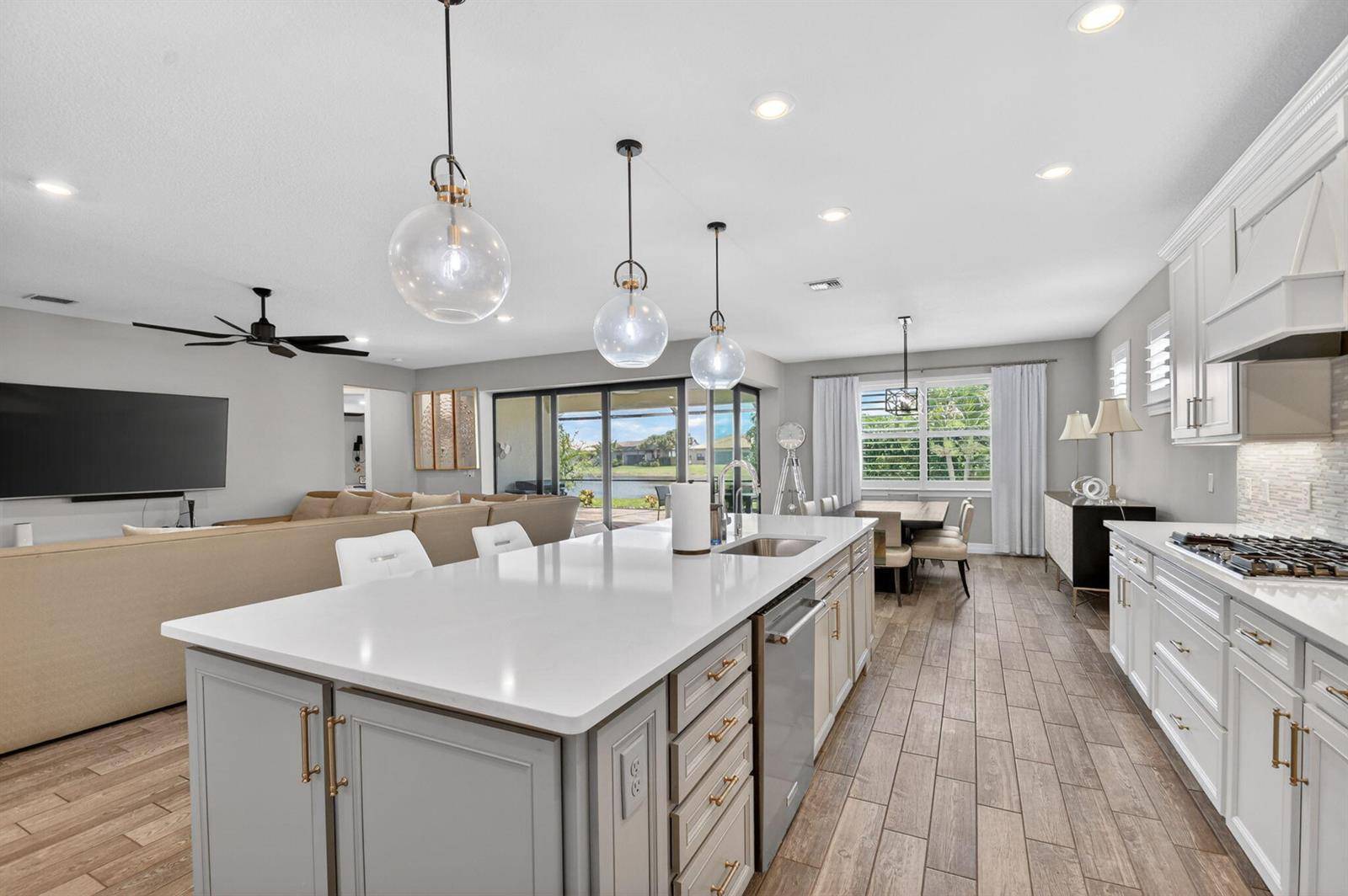 8433 VaultingLake Worth - picture