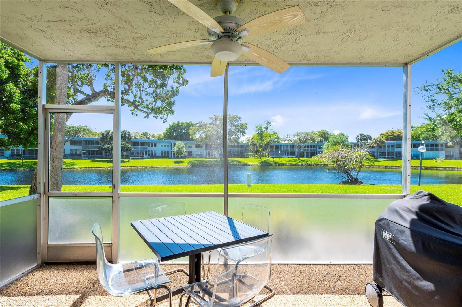 4240 OaksPompano Beach - NO 14 PALM-AIRE COUNTRY CL condo unit 105 - picture