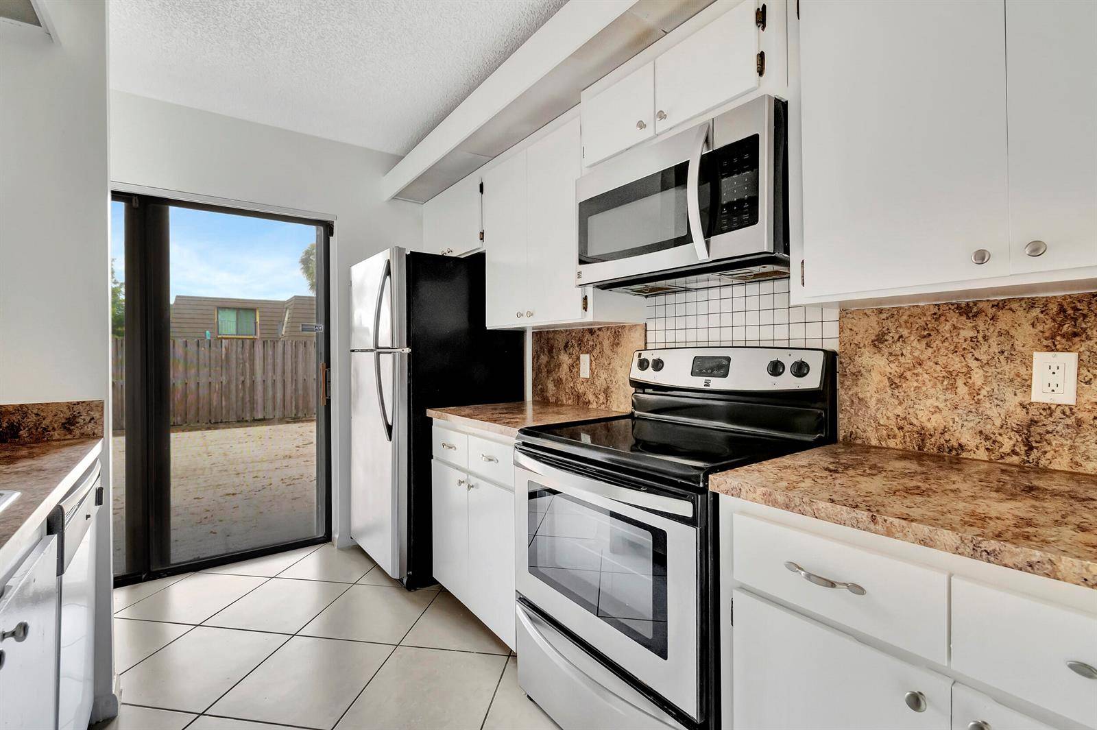 311 3rdWest Palm Beach - picture