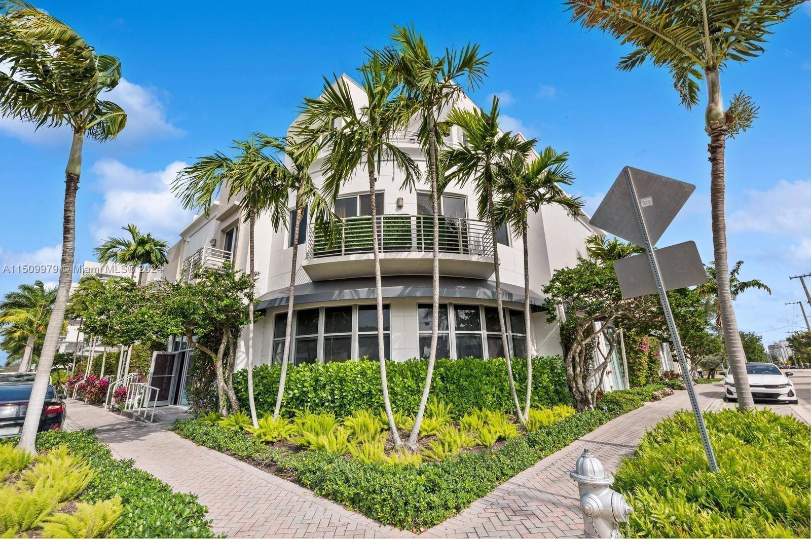 111 SE 2ndDelray Beach - MARK DOWNTOWN CONDO condo unit 201 - picture