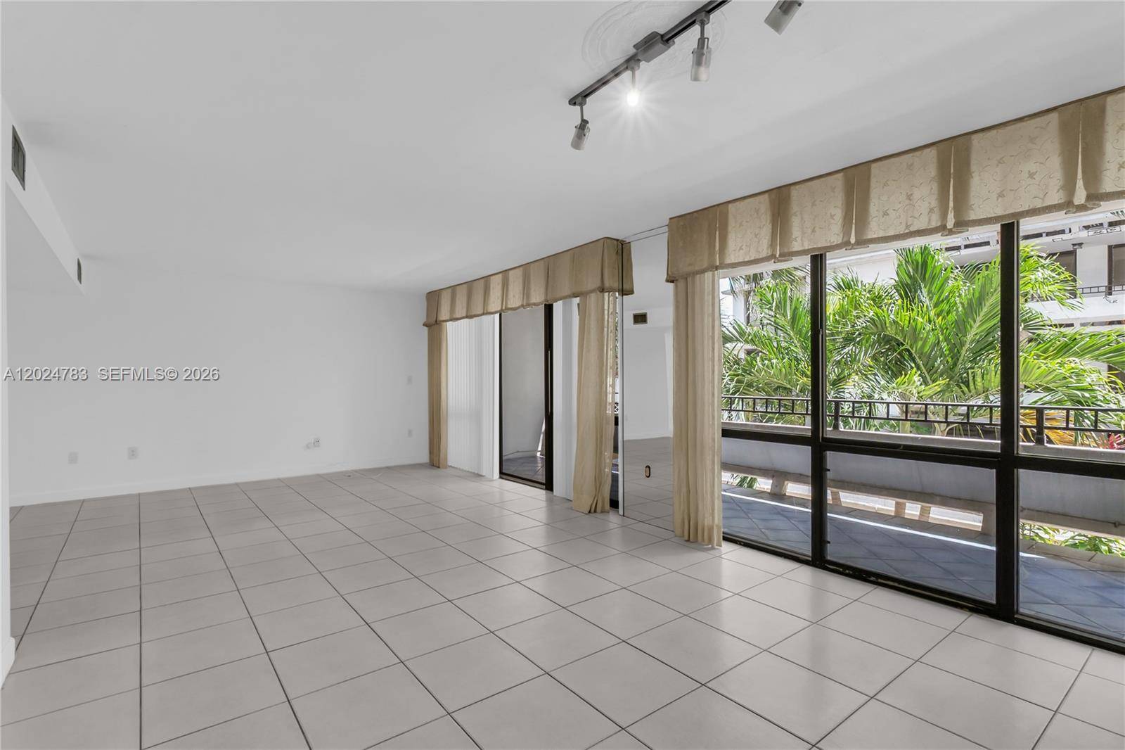 13951 Kendale Lakes CirMiami - TOWERS OF KENDALE LAKES C condo unit 208A - picture