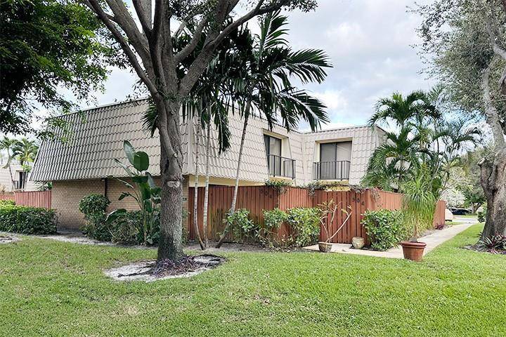 1700 EmbassyWest Palm Beach - EMBASSY PARK CONDO condo unit 504 - picture