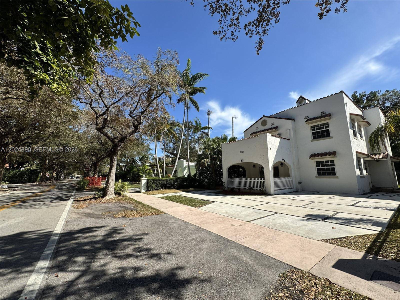 502 Madeira AveCoral Gables - Apartments-Annual,Apartment condo unit A - picture