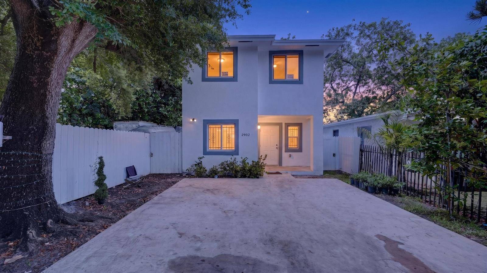 2902 NW 44thMiami - picture