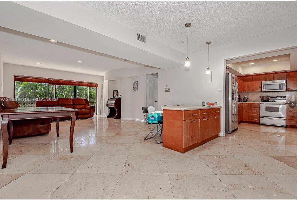 4000 N Hills DrHollywood - Condo 1-4 Stories,Condo condo unit 29 - picture