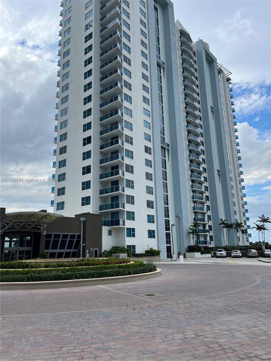 2681 N Flamingo RdSunrise - Condo/Co-Op/Annual,Condo condo unit 303S - picture