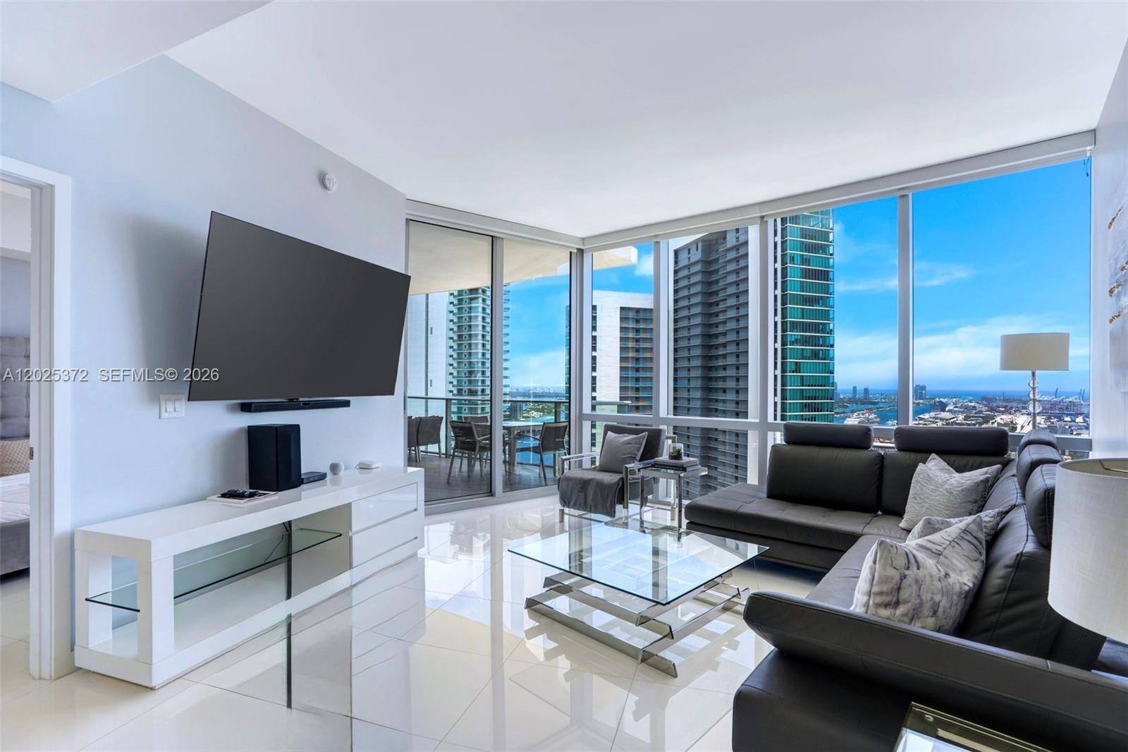851 NE 1st AveMiami - PARAMOUNT MIAMI WORLDCENT condo unit 3909 - picture