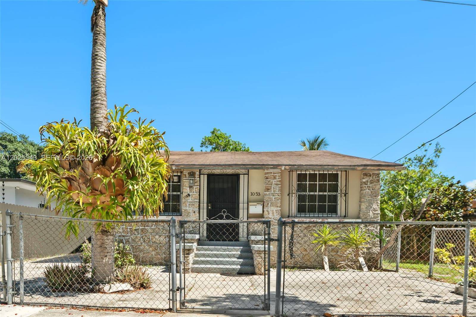 1053 NW 28th StMiami - picture