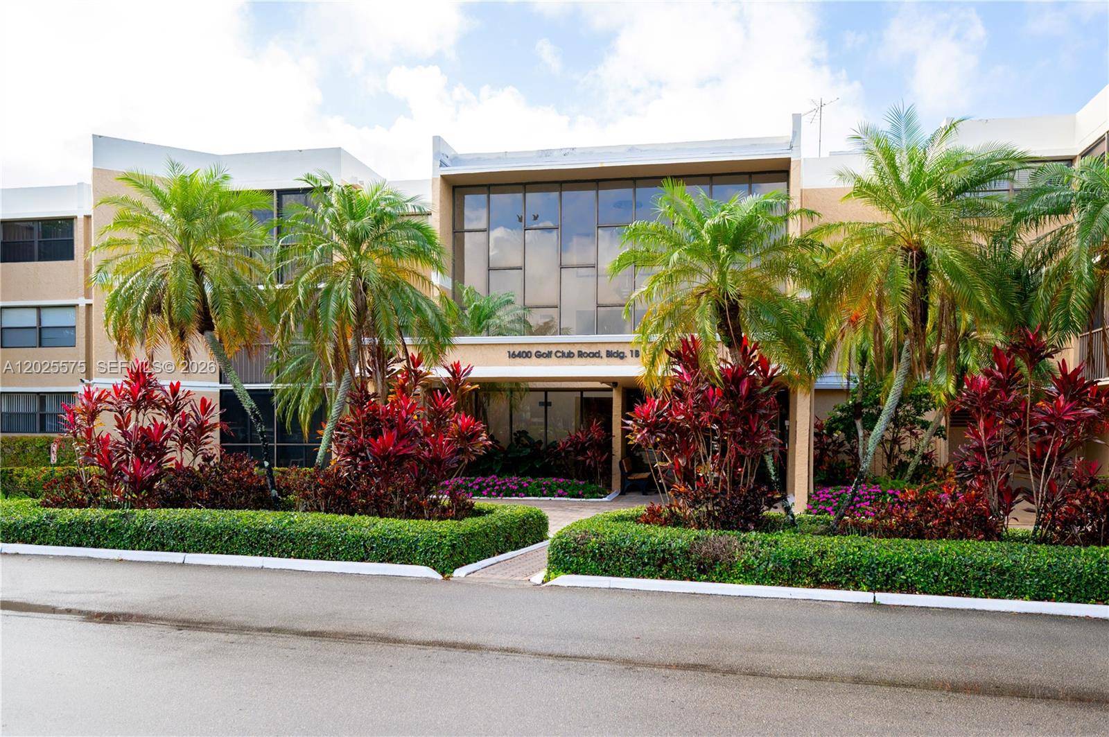 16400 NE GOLF CLUB RDWeston - BUILDING 1B OF COUNTRY CL condo unit 305 - picture