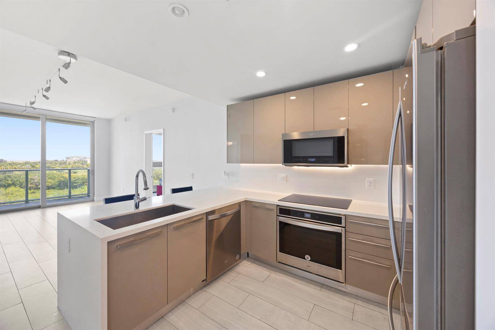 2000 MetropicaSunrise - METROPICA NORTH TOWER ONE,Metropica condo unit 802 - picture