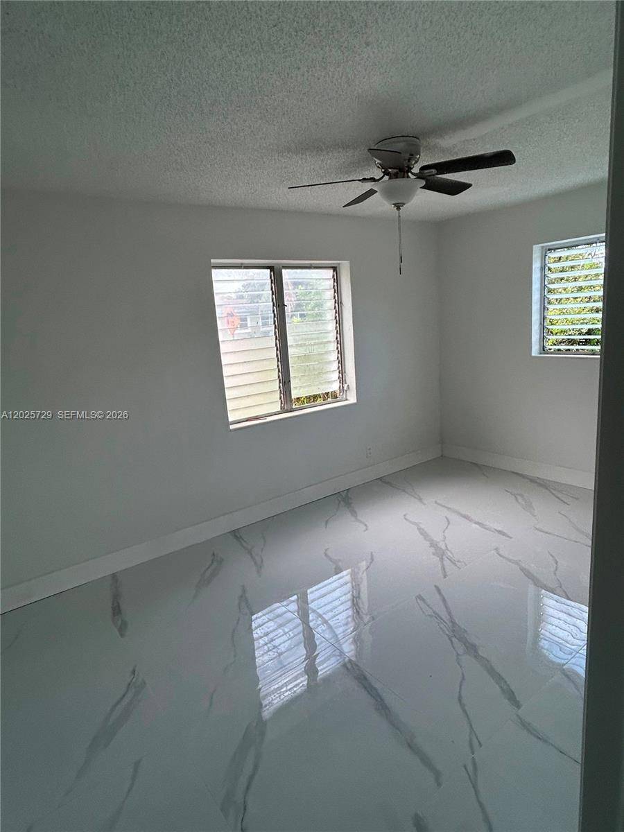 4380 SW 23rd StFort Lauderdale - picture