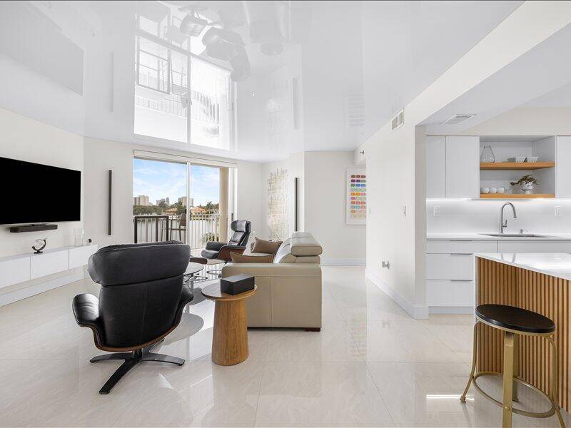 18260 N BaySunny Isles Beach - Condo condo unit 418 - picture