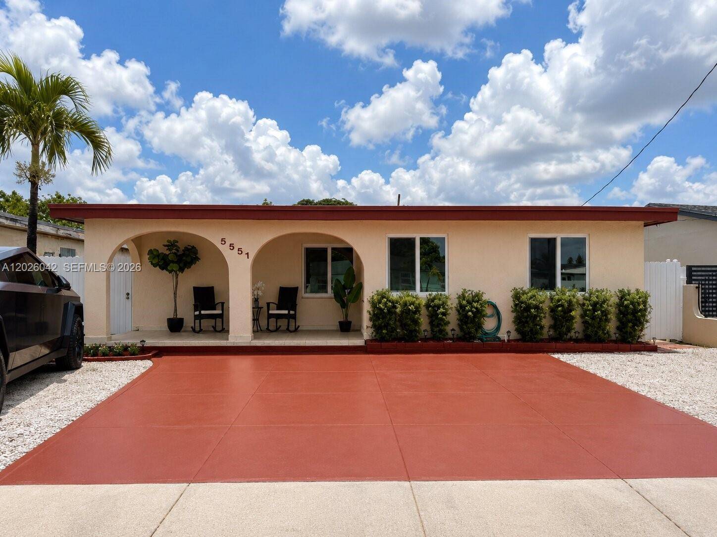 5551 E 4th AveHialeah - picture