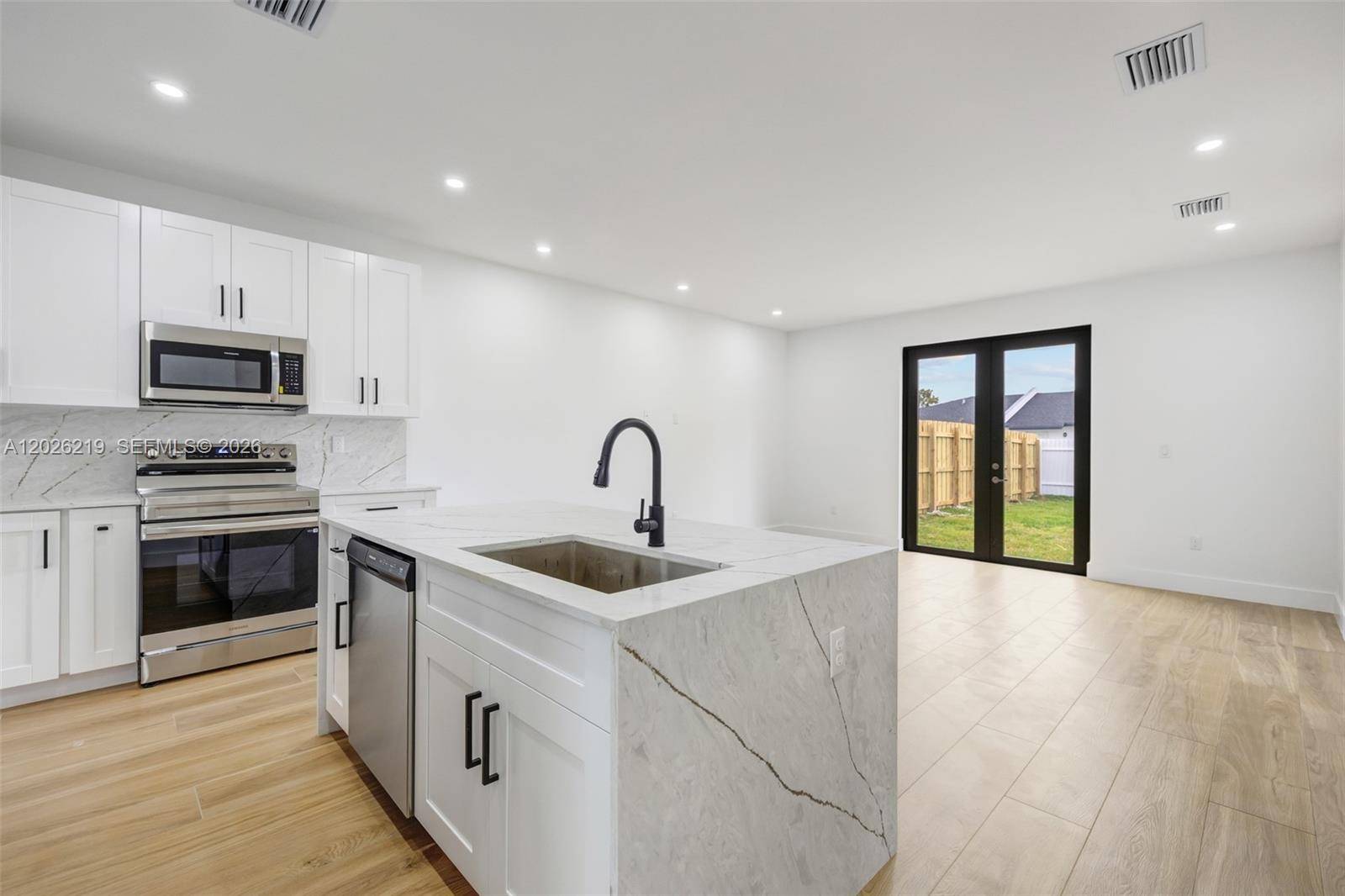 11088 SW 219 STGoulds - picture