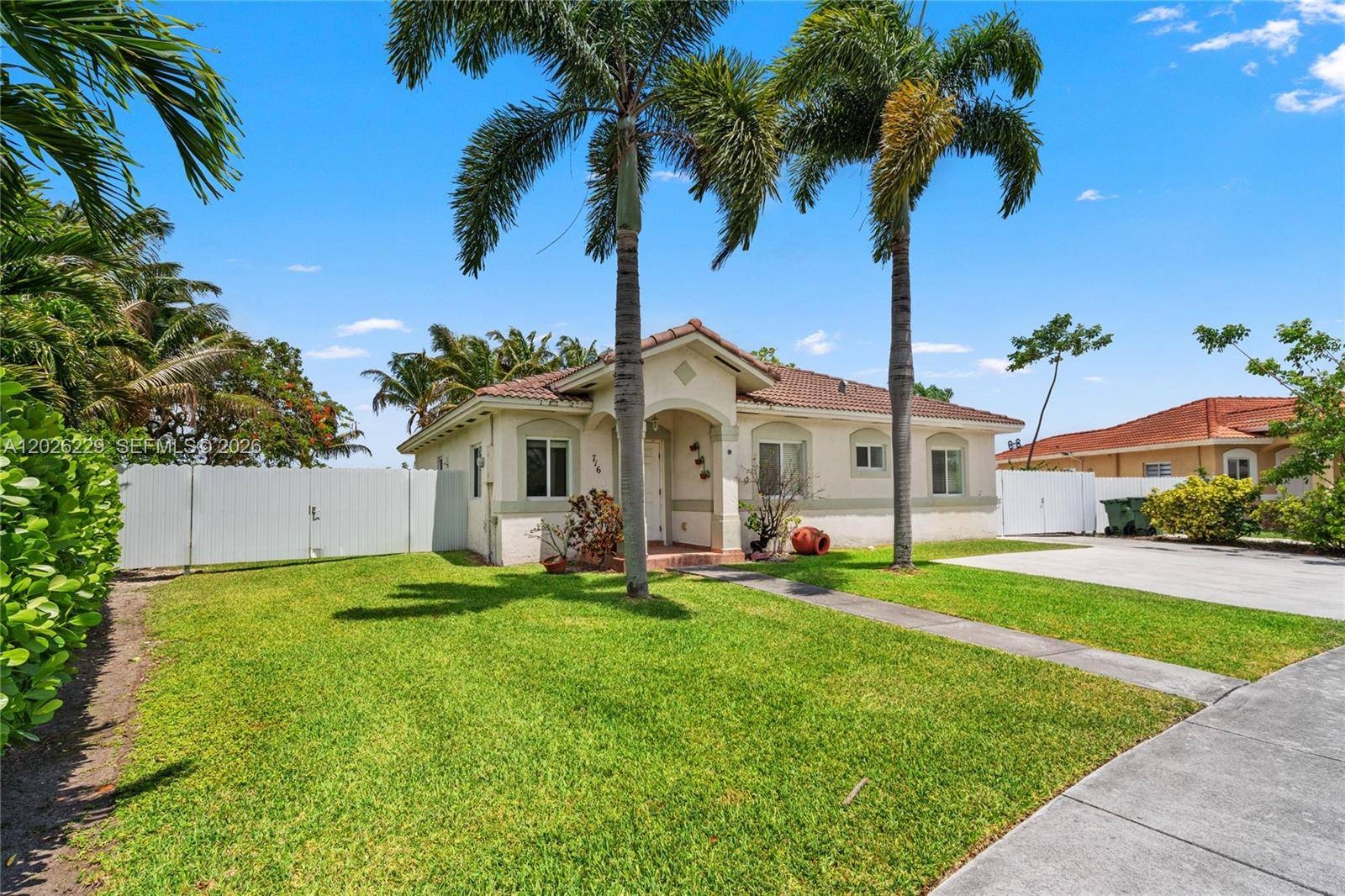 716 SE 12th TerHomestead - picture