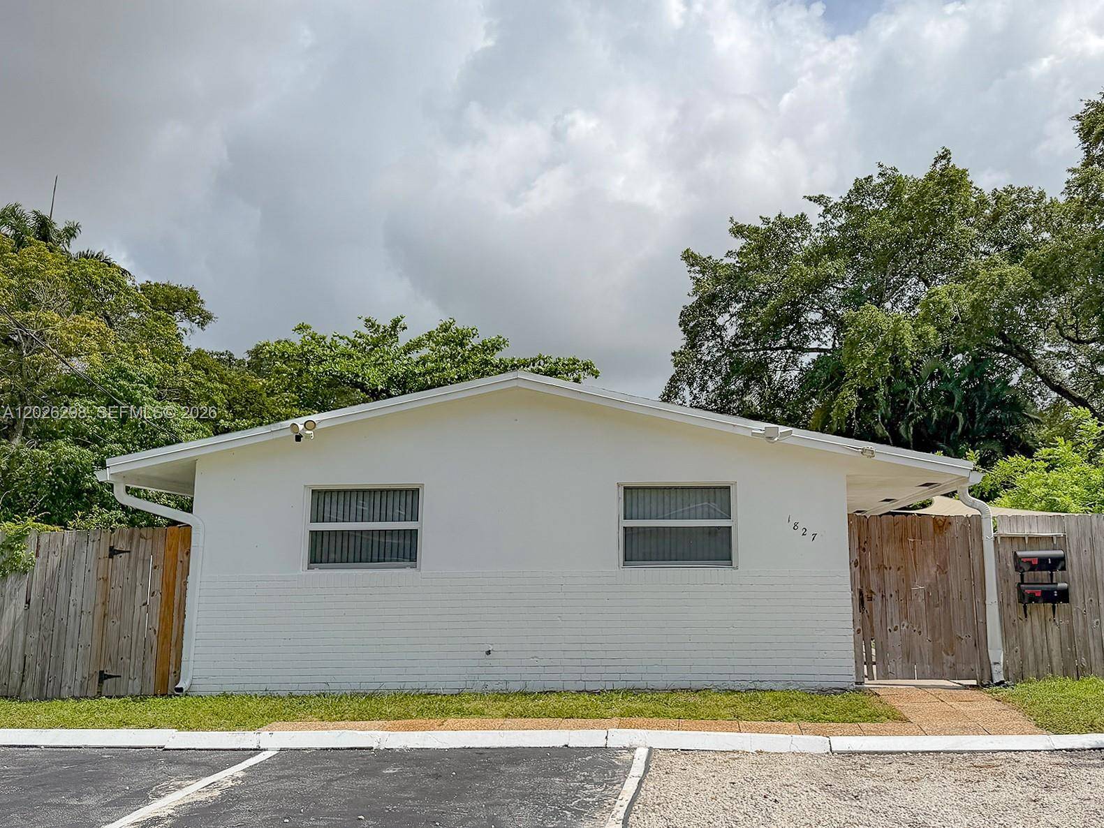 1827 SW 21st StFort Lauderdale - picture