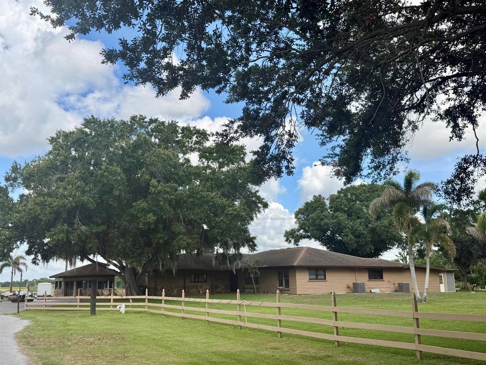 1631 SE 24thOkeechobee - picture