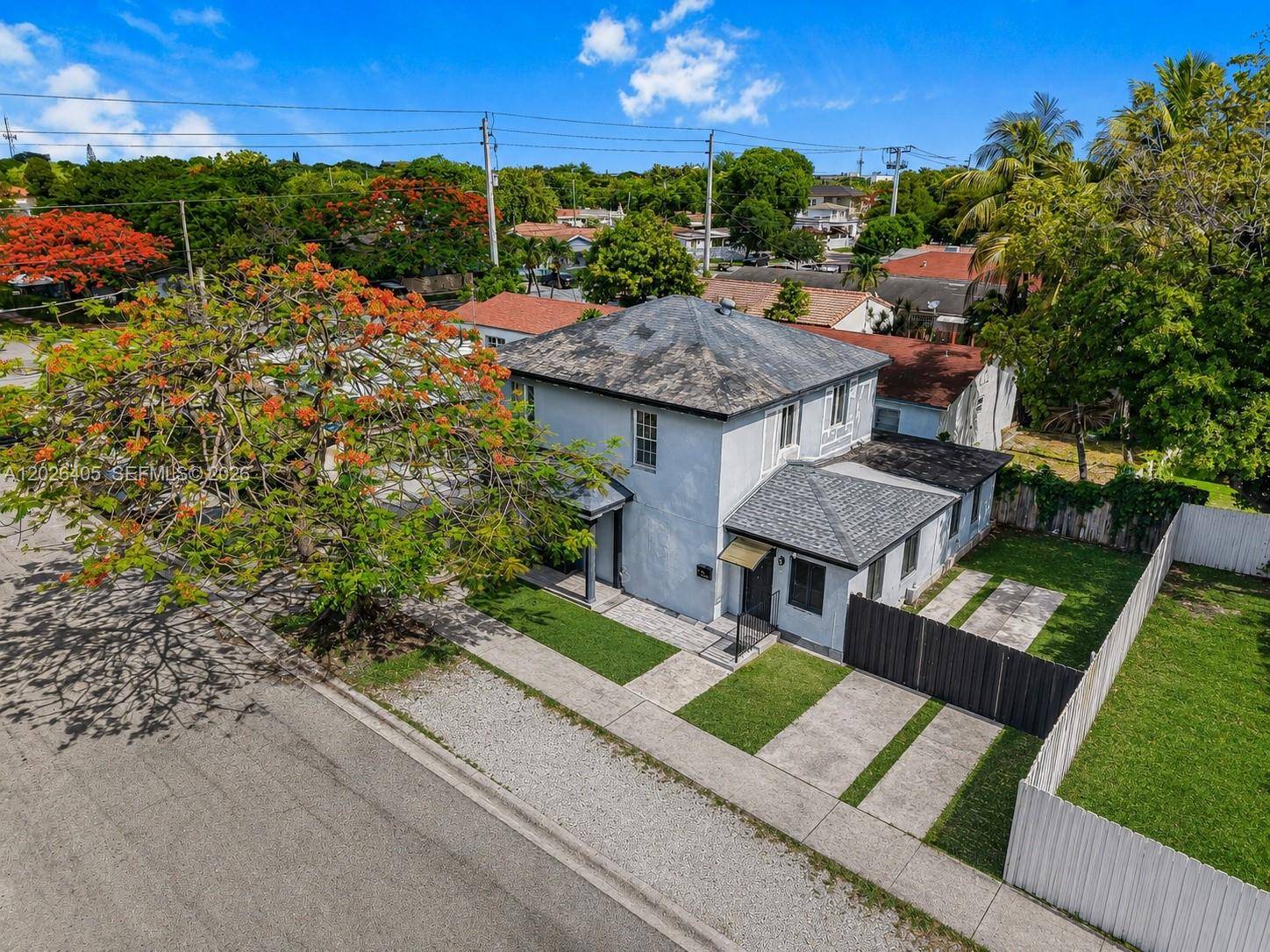2275 NW 30th StMiami - picture