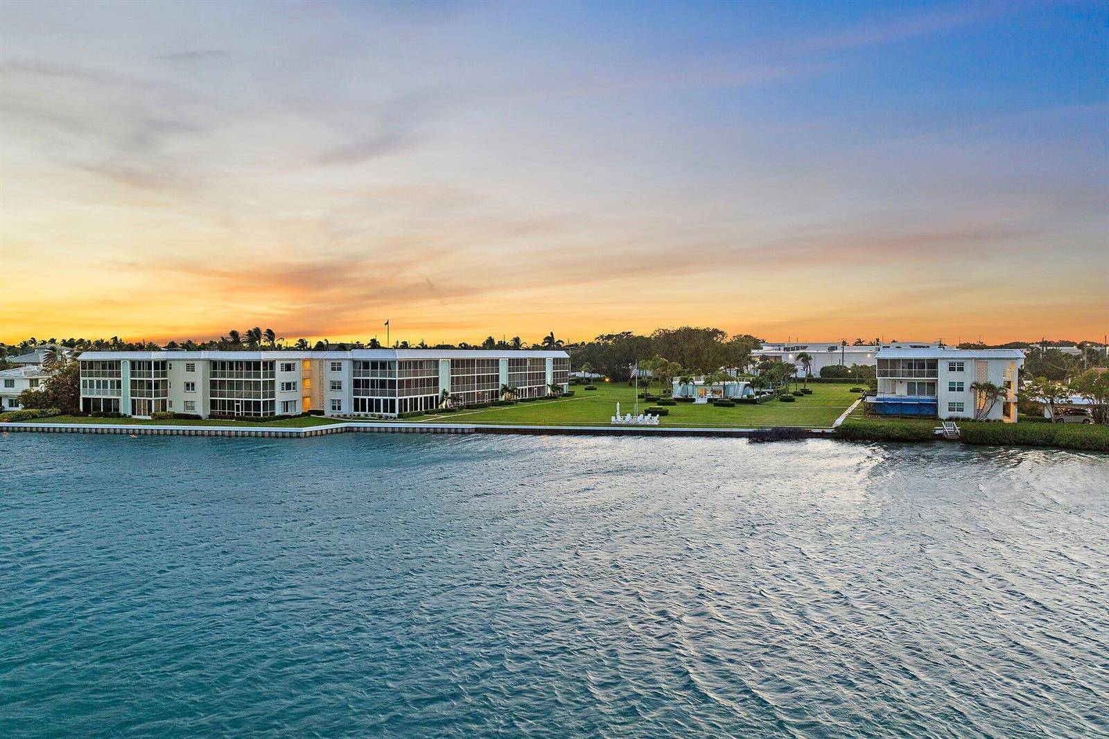 100 WaterwayTequesta - WATERWAY BEACH CONDOS,Waterway beach Condo condo unit E305 - picture
