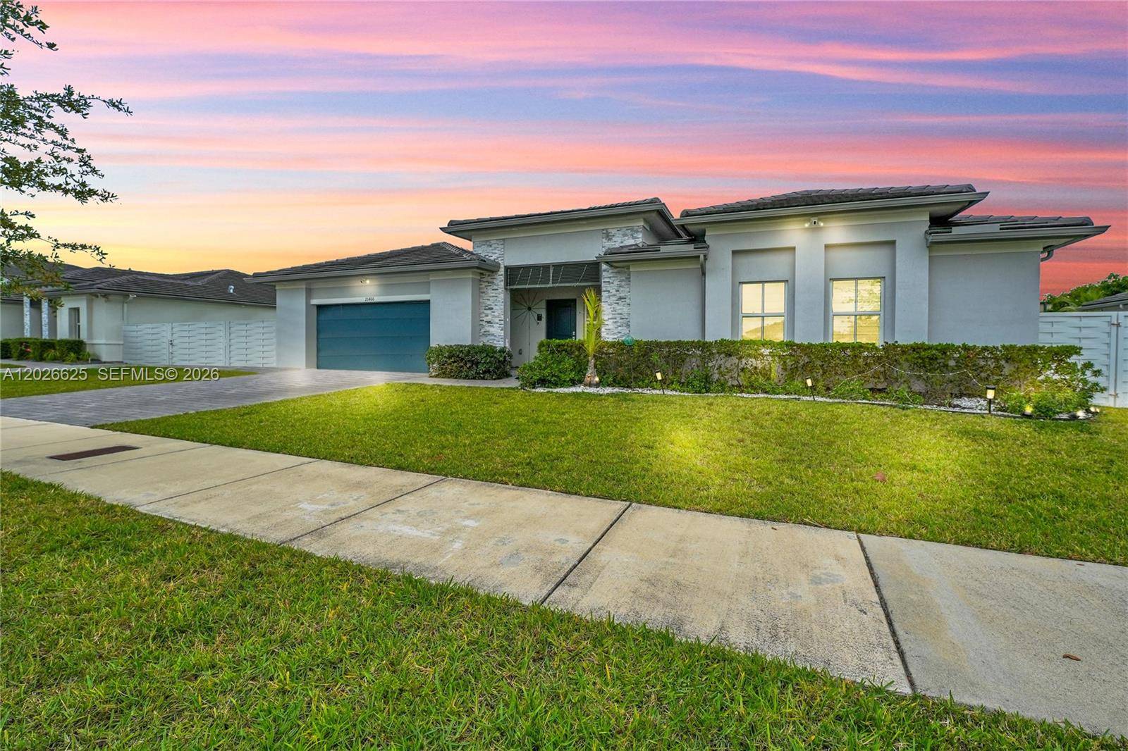 21460 SW 127th PlMiami - picture