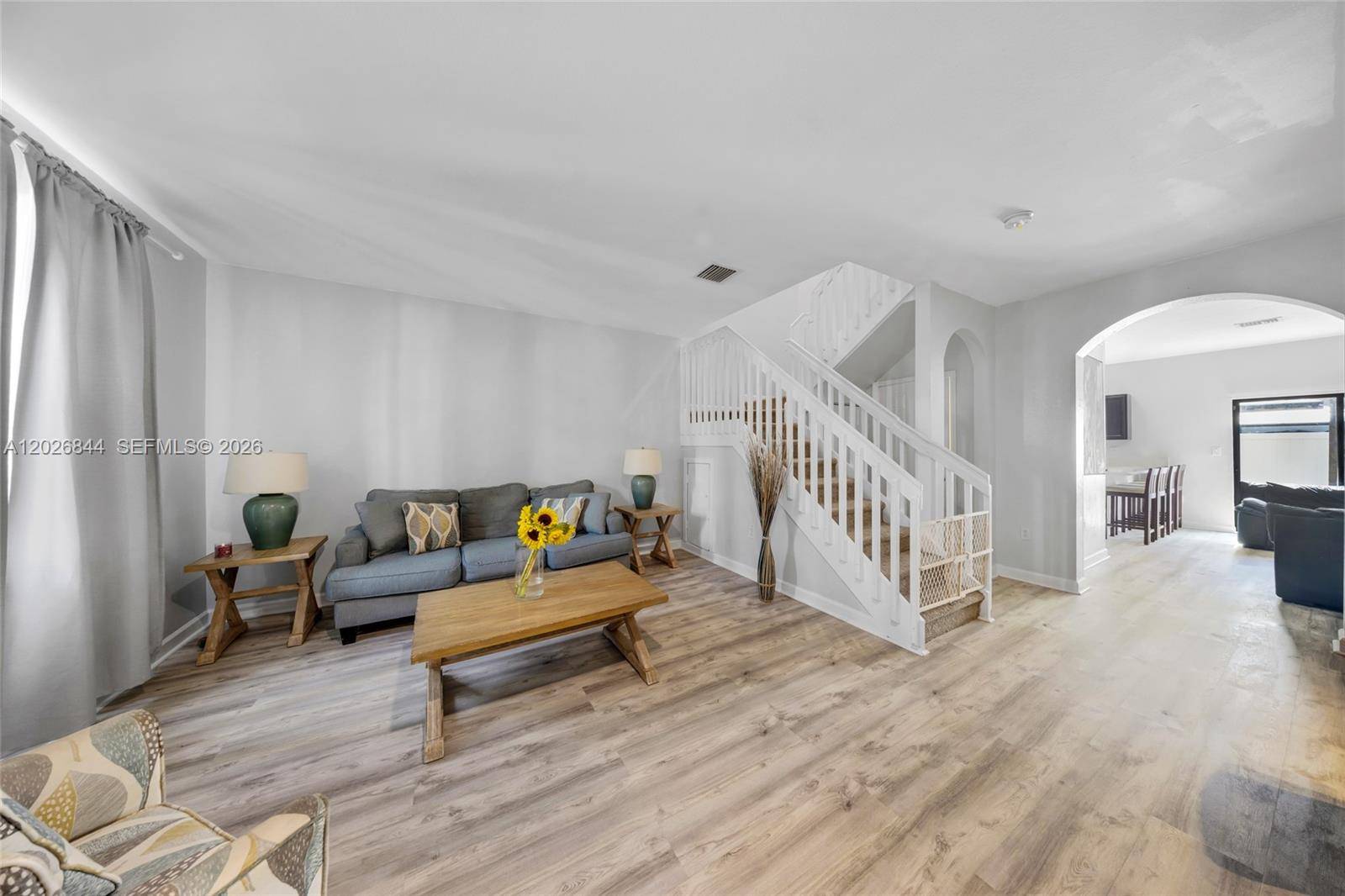 9381 W 33rd LnHialeah - picture