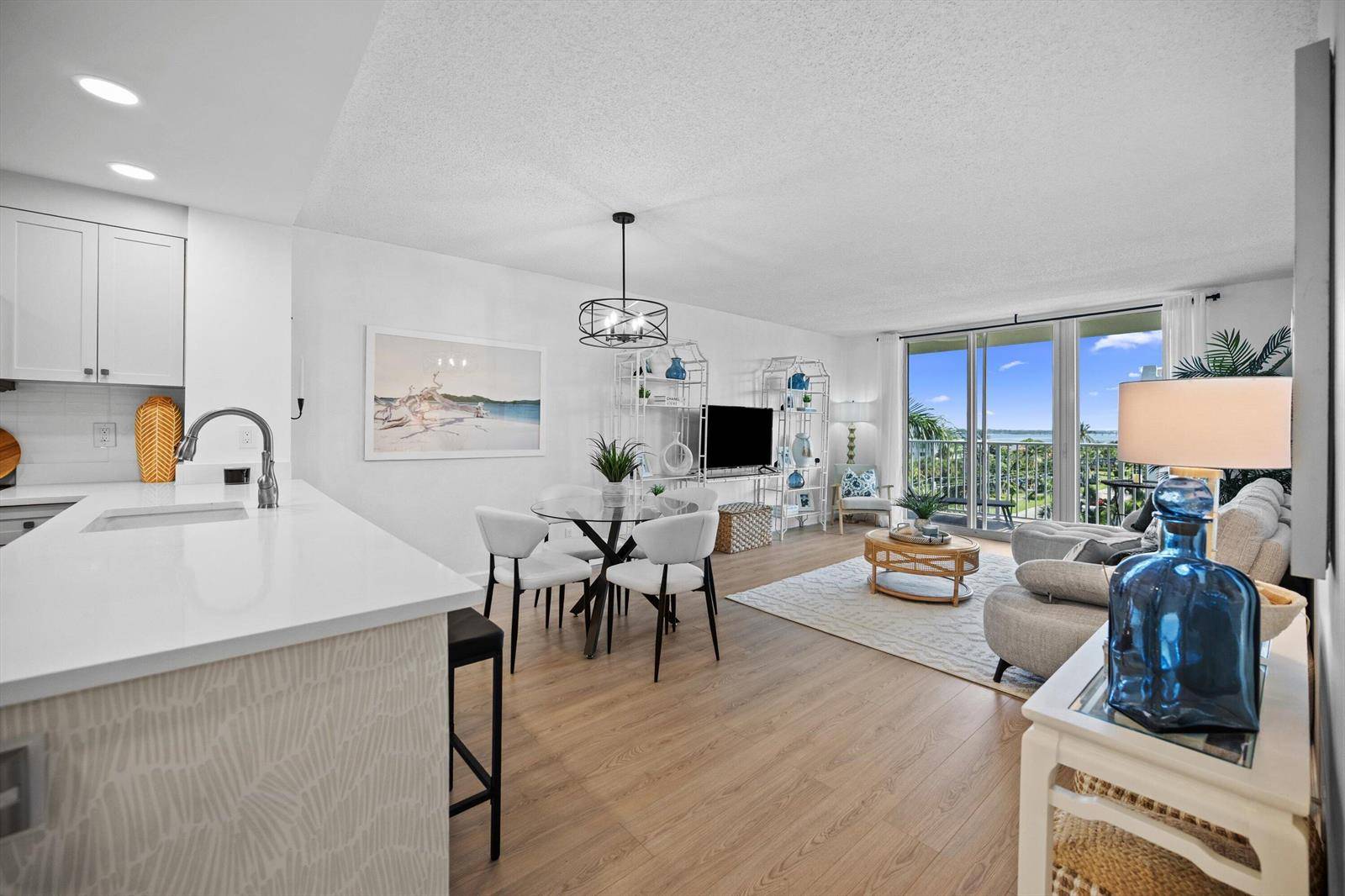 3540 S OceanSouth Palm Beach - LE CHATEAU ROYAL CONDO condo unit 612 - picture